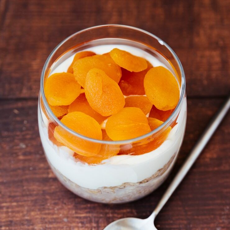 healthy snacks with dried fruits